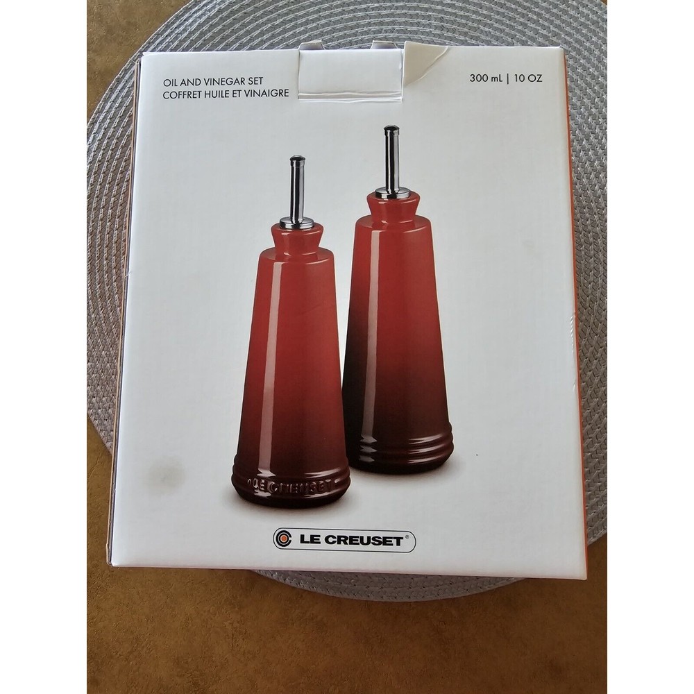 LE CREUSET Oil and Vinegar bottles Set in White 10 Ounce *NEW* - Picture 7 of 7